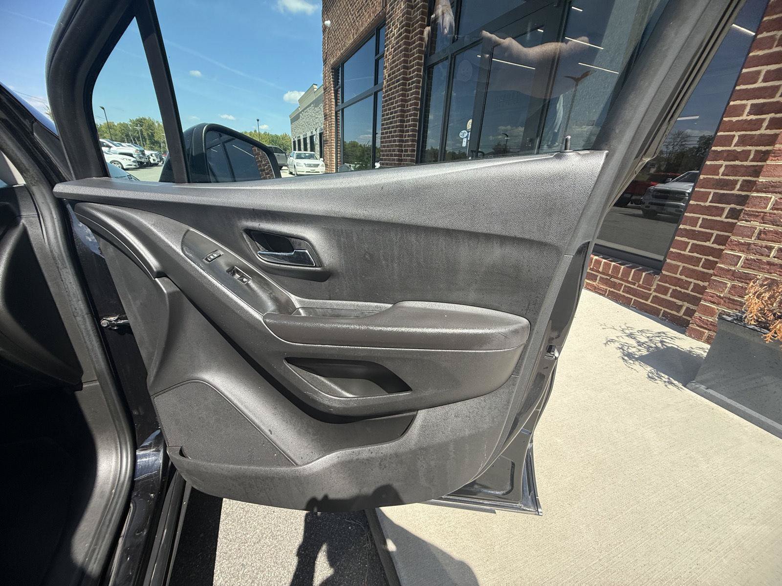 Used 2021 Chevrolet Trax LS w/ Tint and Cruise Package FWD image 19