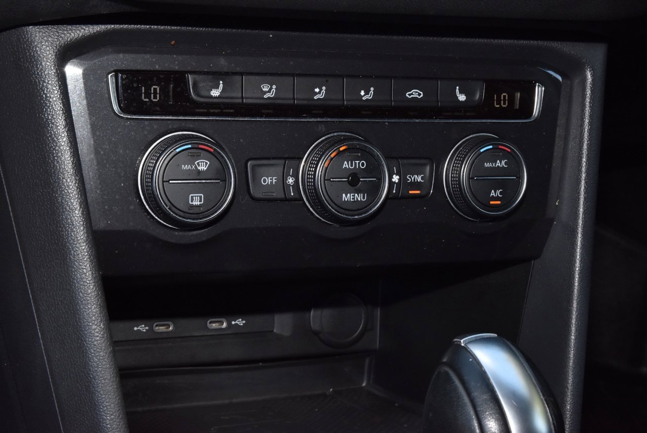 Used 2021 Volkswagen Tiguan SE AWD/4WD image 29