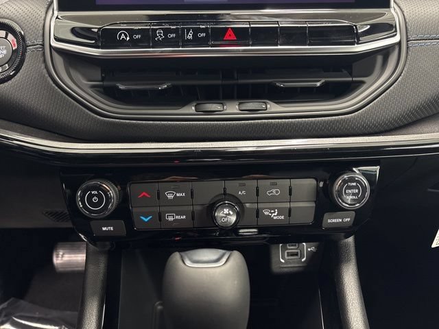 New 2026 Jeep Compass Latitude AWD/4WD image 33