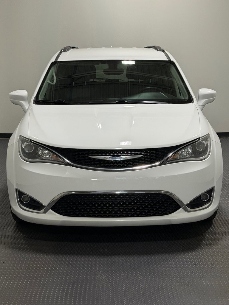 Used 2018 Chrysler Pacifica Touring-L w/ Tire & Wheel Group FWD image 3
