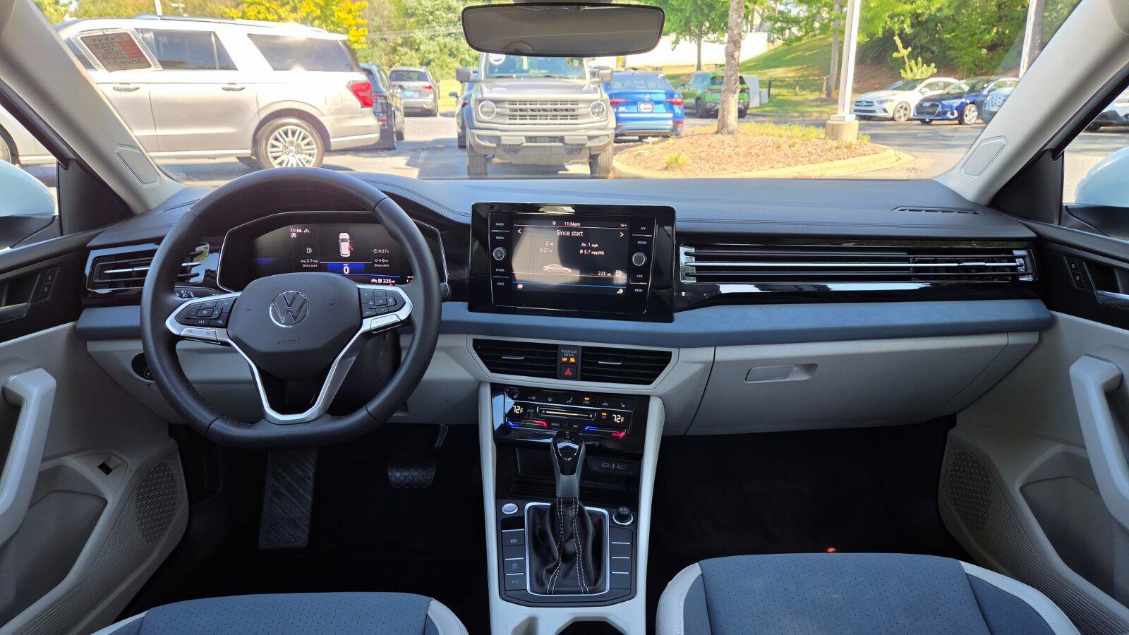 Certified 2025 Volkswagen Jetta SE w/ Sunroof Package FWD image 63