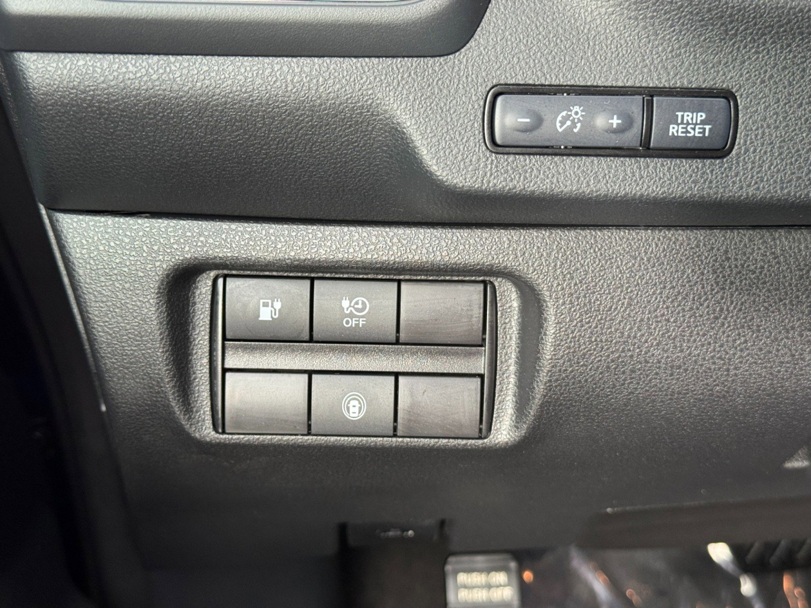 Used 2025 Nissan Leaf S image 16