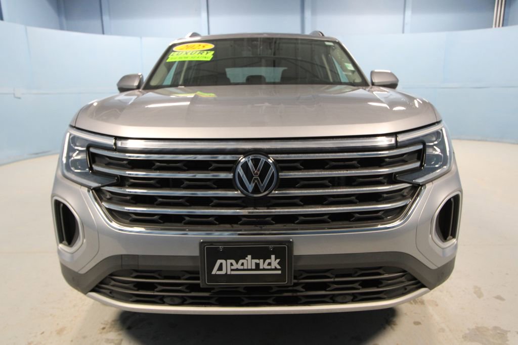 Used 2025 Volkswagen Atlas SE image 28