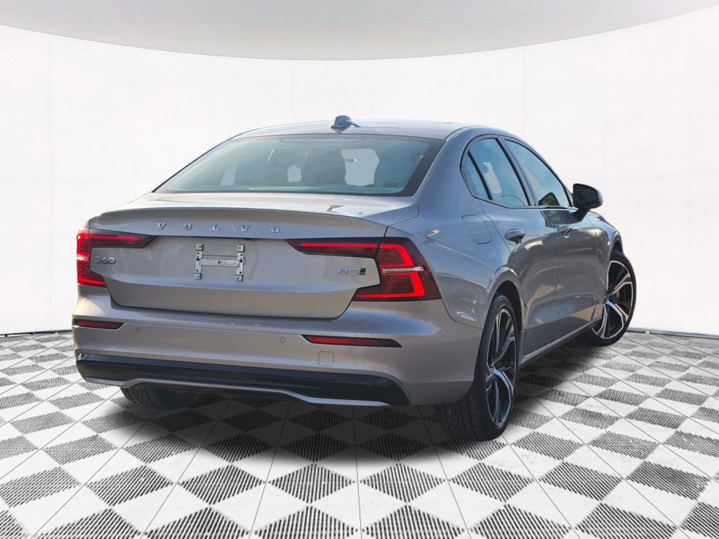 Used 2024 Volvo S60 B5 Core image 17