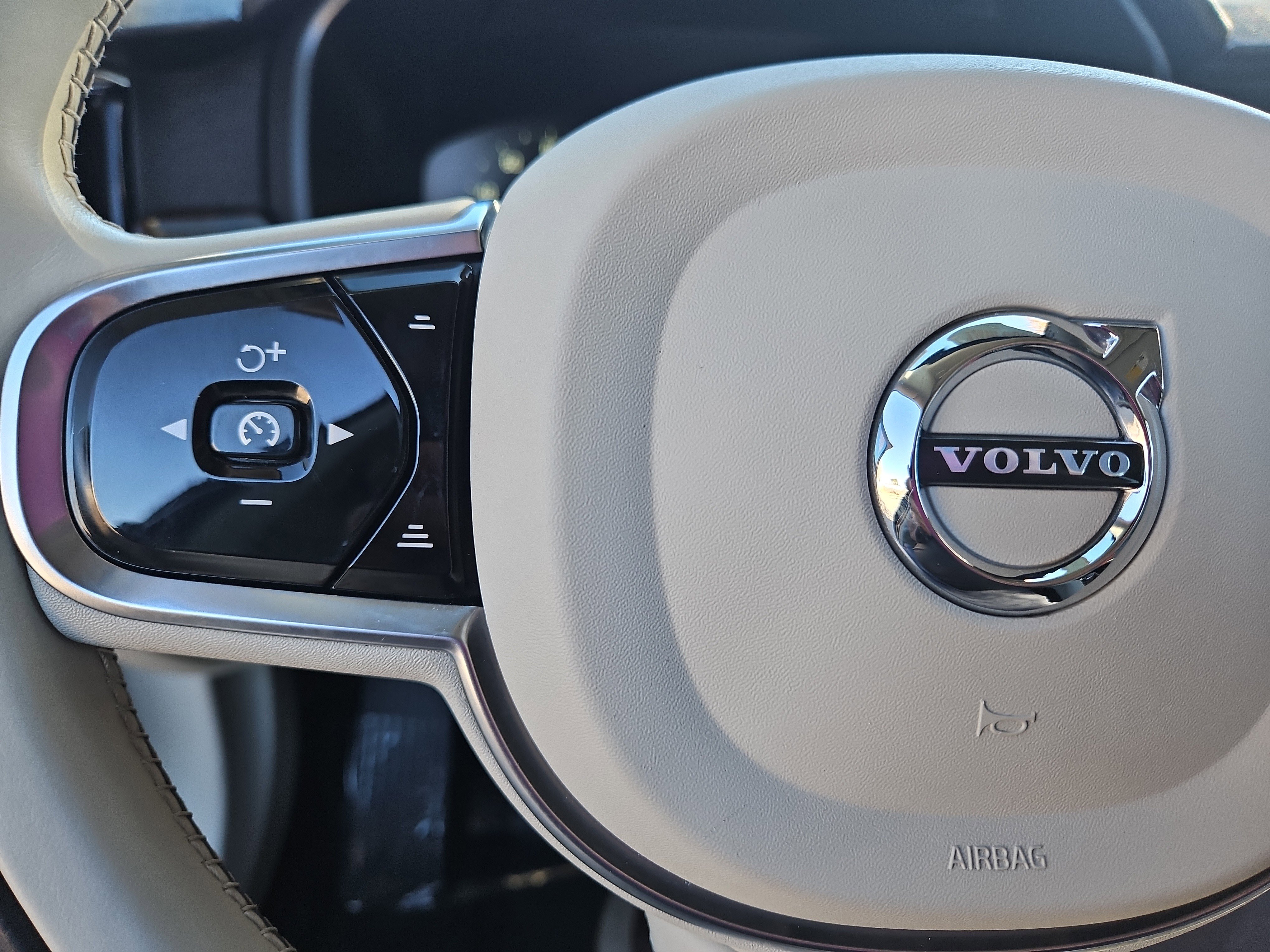 Used 2019 Volvo S90 T6 Momentum image 14