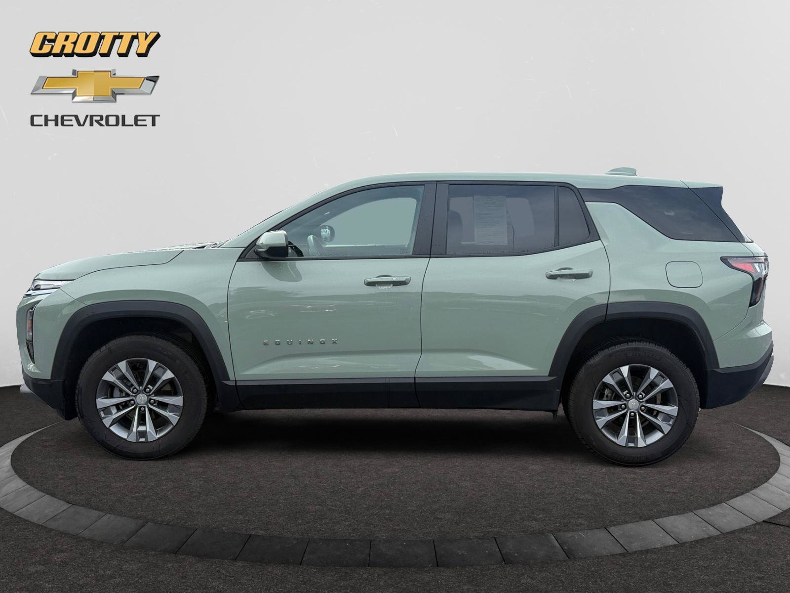 Used 2026 Chevrolet Equinox LT w/ Convenience Package II AWD/4WD image 2