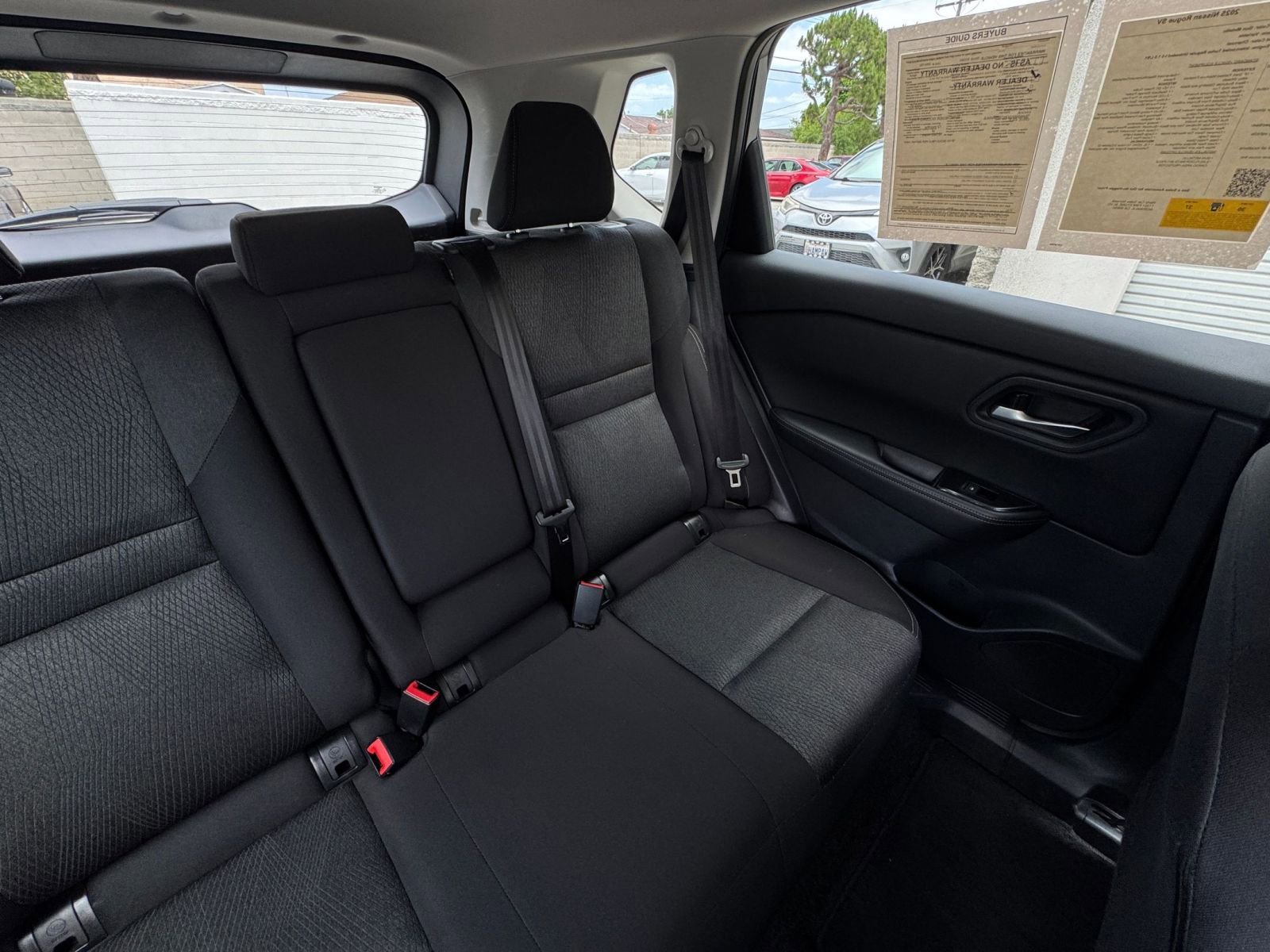 Used 2025 Nissan Rogue SV FWD image 39