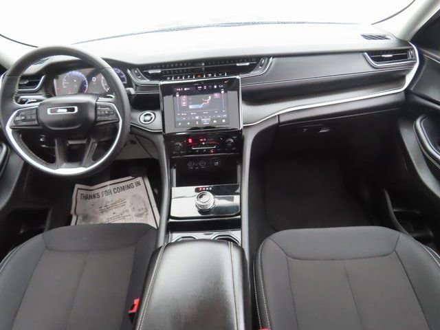 Used 2023 Jeep Grand Cherokee Laredo image 28