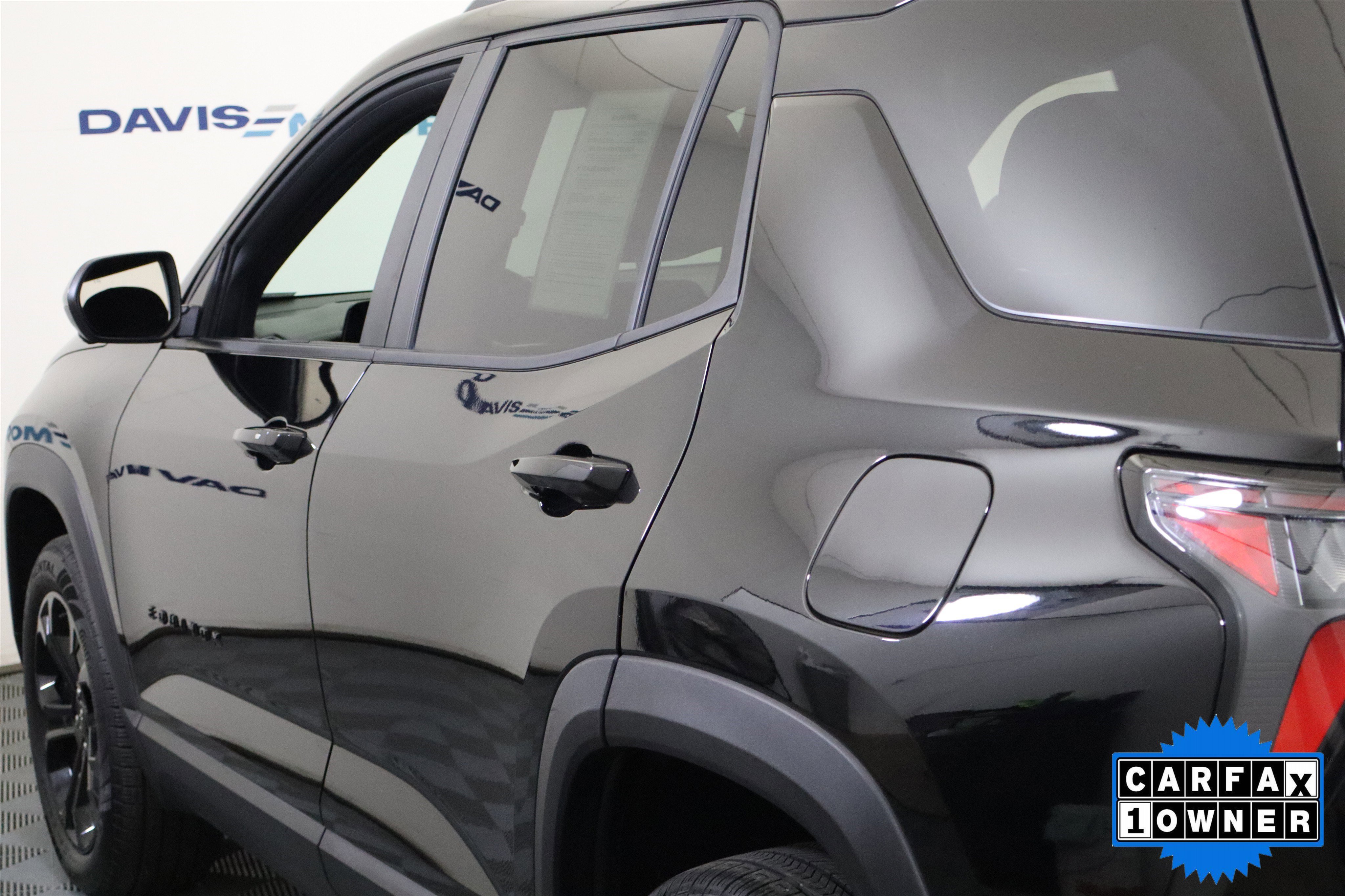 Used 2025 Chevrolet Equinox LT w/ Safety and Technology Package image 10