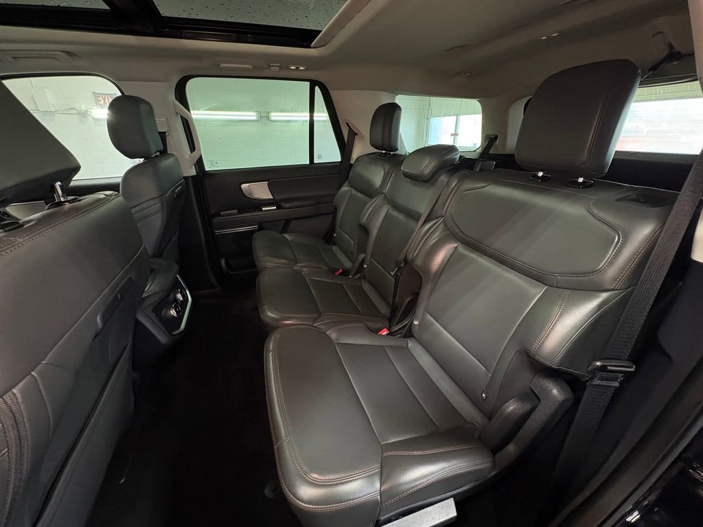 Used 2025 Ford Expedition Active image 28