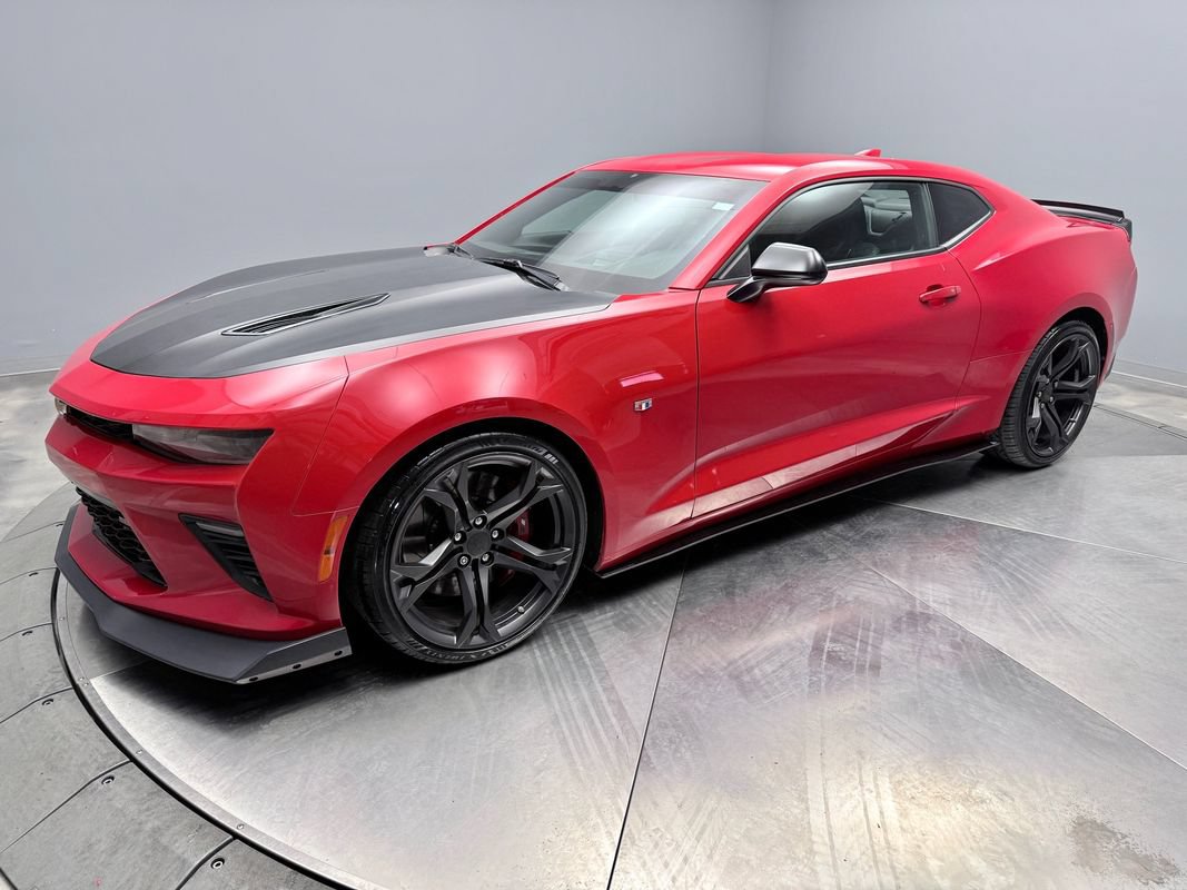 Used 2018 Chevrolet Camaro SS RWD image 1