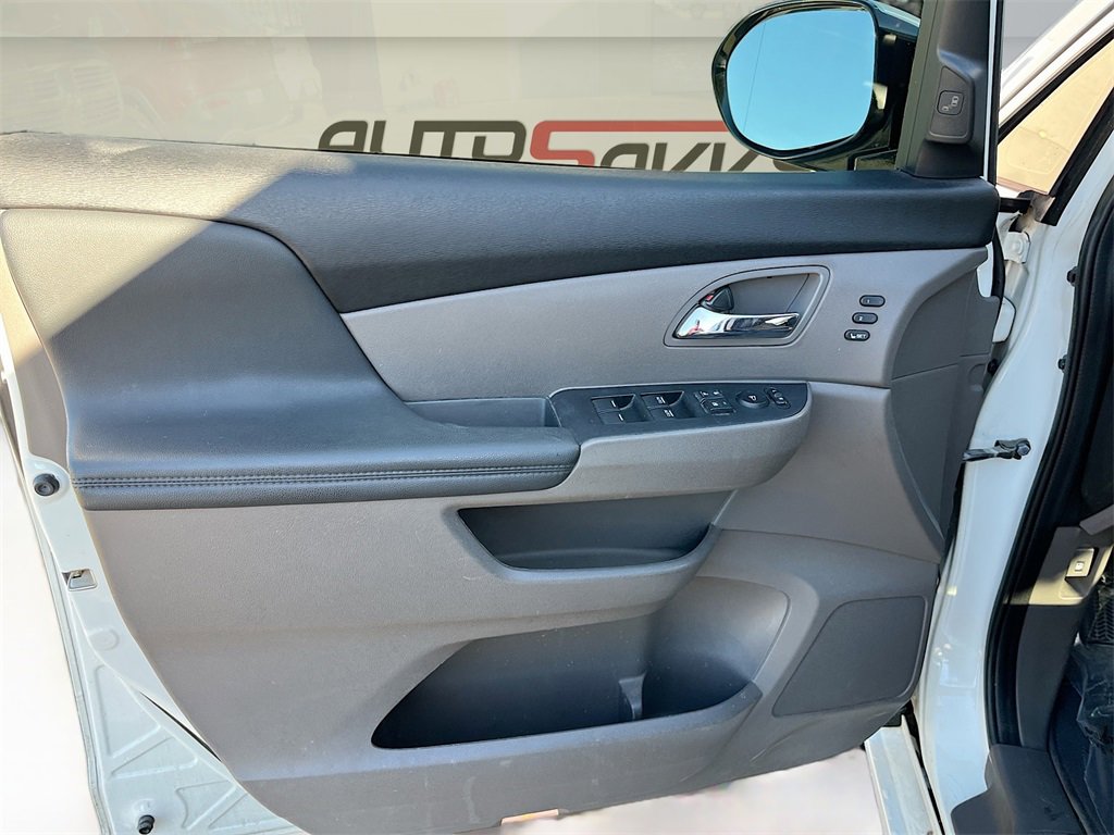Used 2015 Honda Odyssey Touring Elite image 17