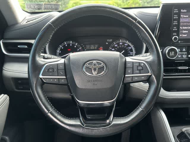 Used 2020 Toyota Highlander XLE AWD/4WD image 8