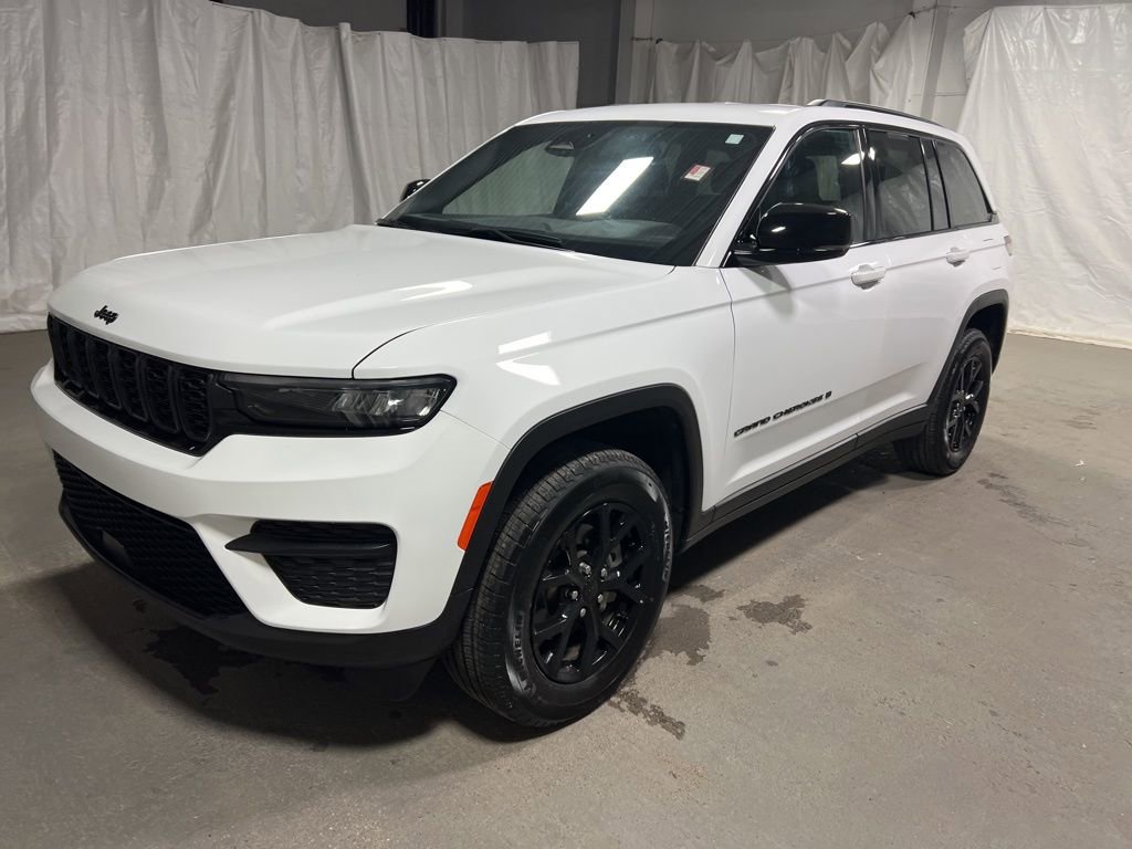 Used 2025 Jeep Grand Cherokee Altitude video 3