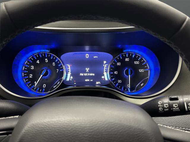 Used 2024 Chrysler Pacifica Limited w/ S Appearance Package image 17