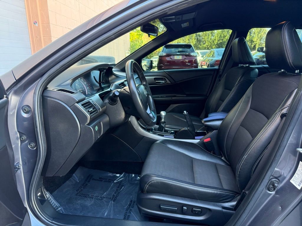 Used 2017 Honda Accord Sport image 11