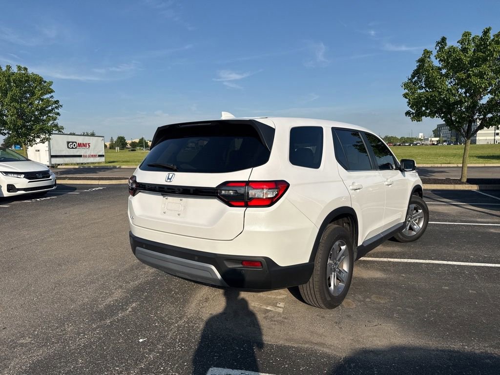 Used 2025 Honda Pilot EX-L image 11
