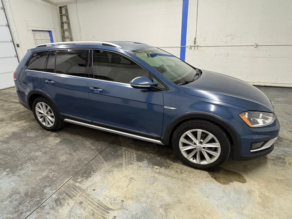 Used 2017 Volkswagen Golf Alltrack SE image 2