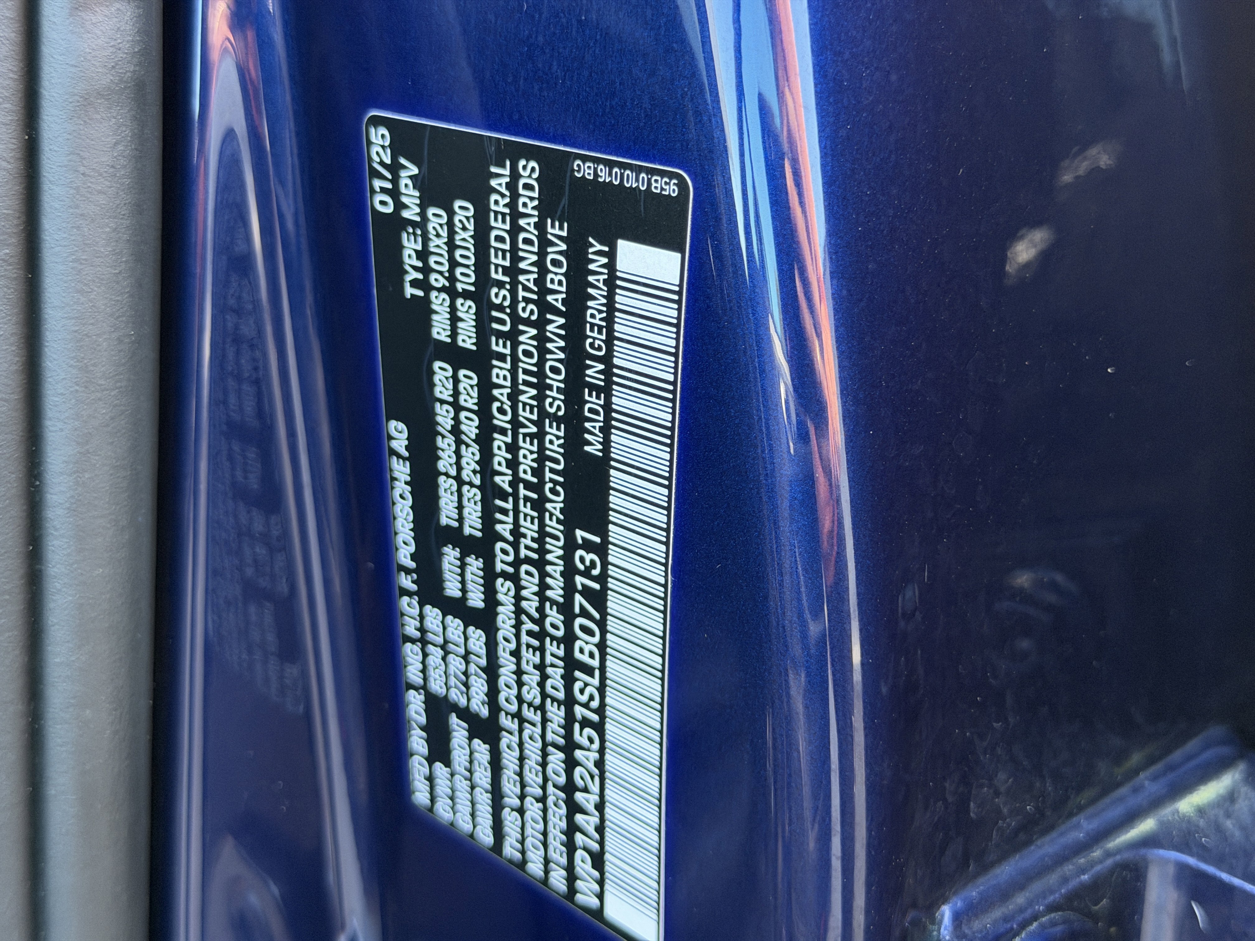 Certified 2025 Porsche Macan Turbo image 40