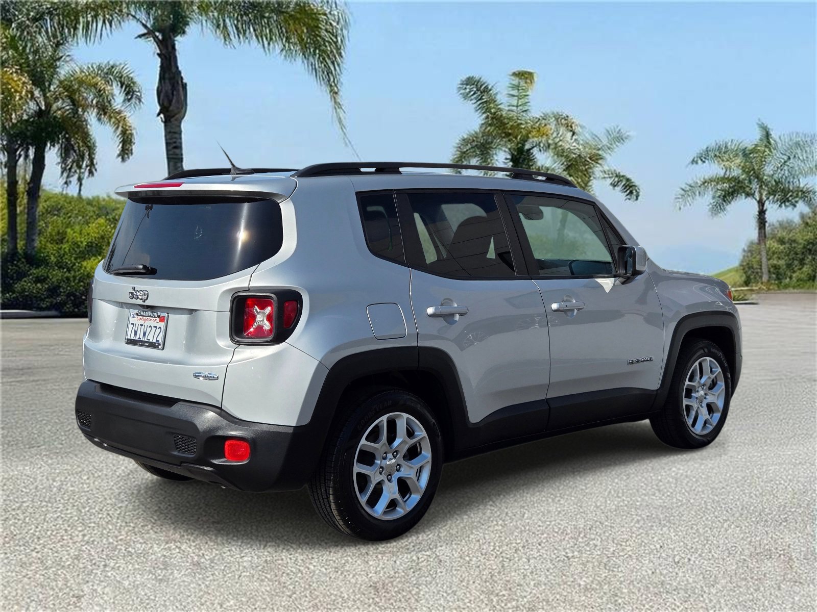Certified 2016 Jeep Renegade Latitude image 4