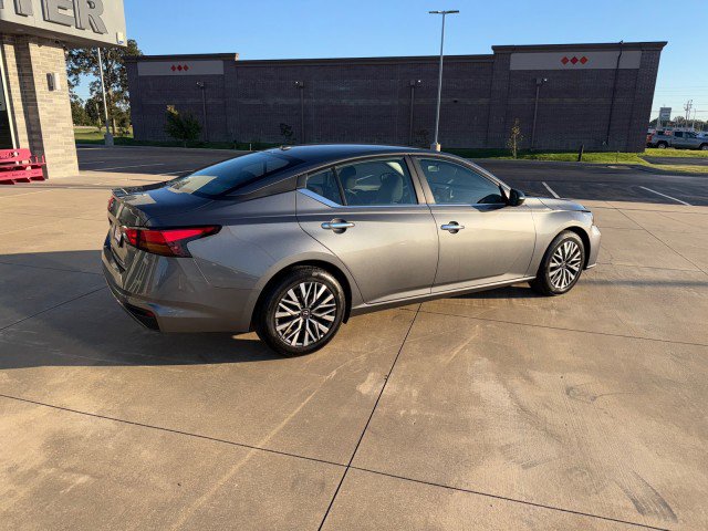Used 2025 Nissan Altima 2.5 SV image 4
