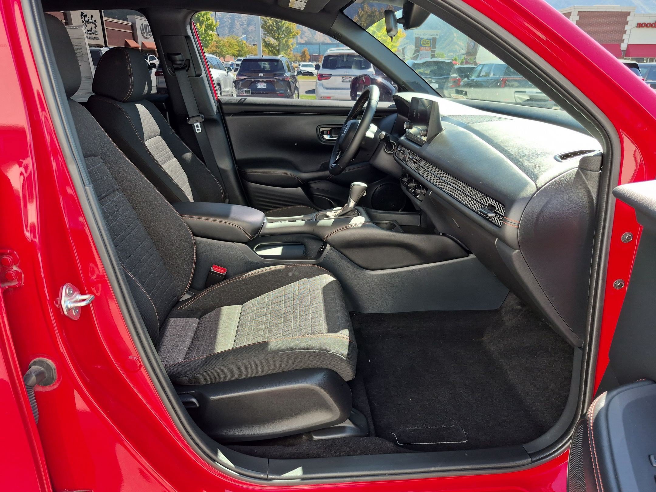 Certified 2025 Honda HR-V Sport image 32