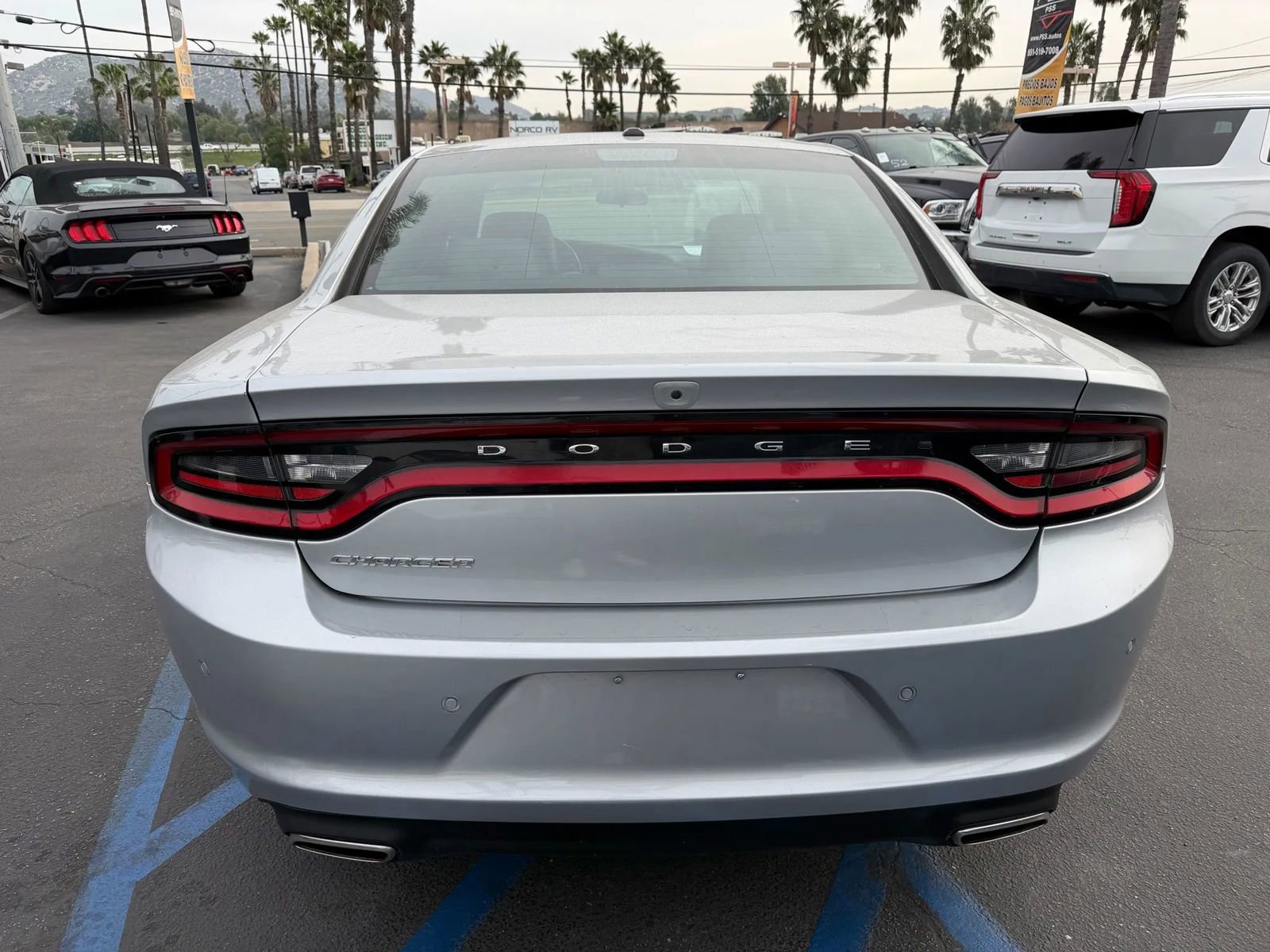 Used 2022 Dodge Charger SXT w/ Leather Interior Group image 7