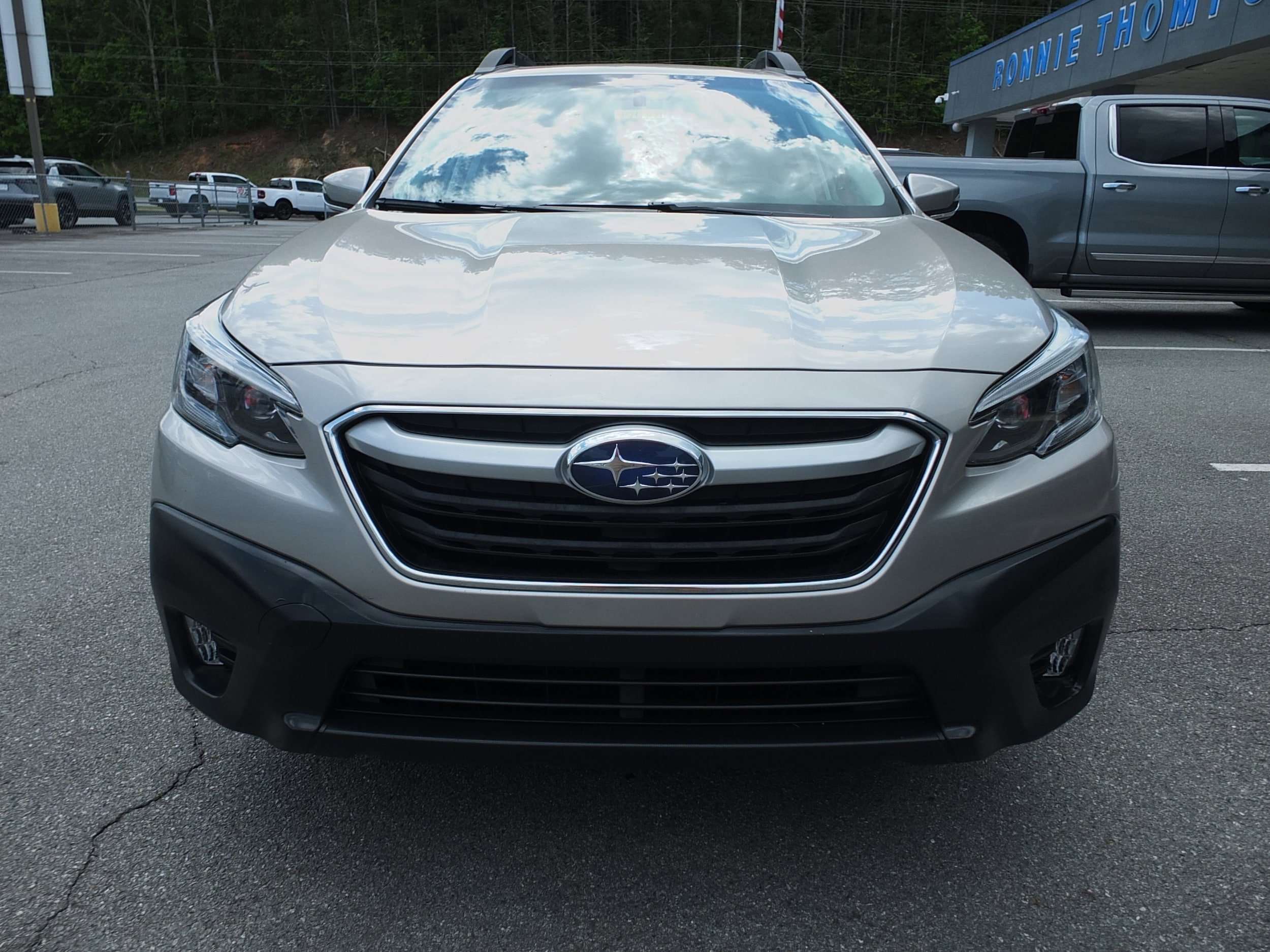 Used 2020 Subaru Outback Premium w/ Popular Package #1 AWD/4WD image 8