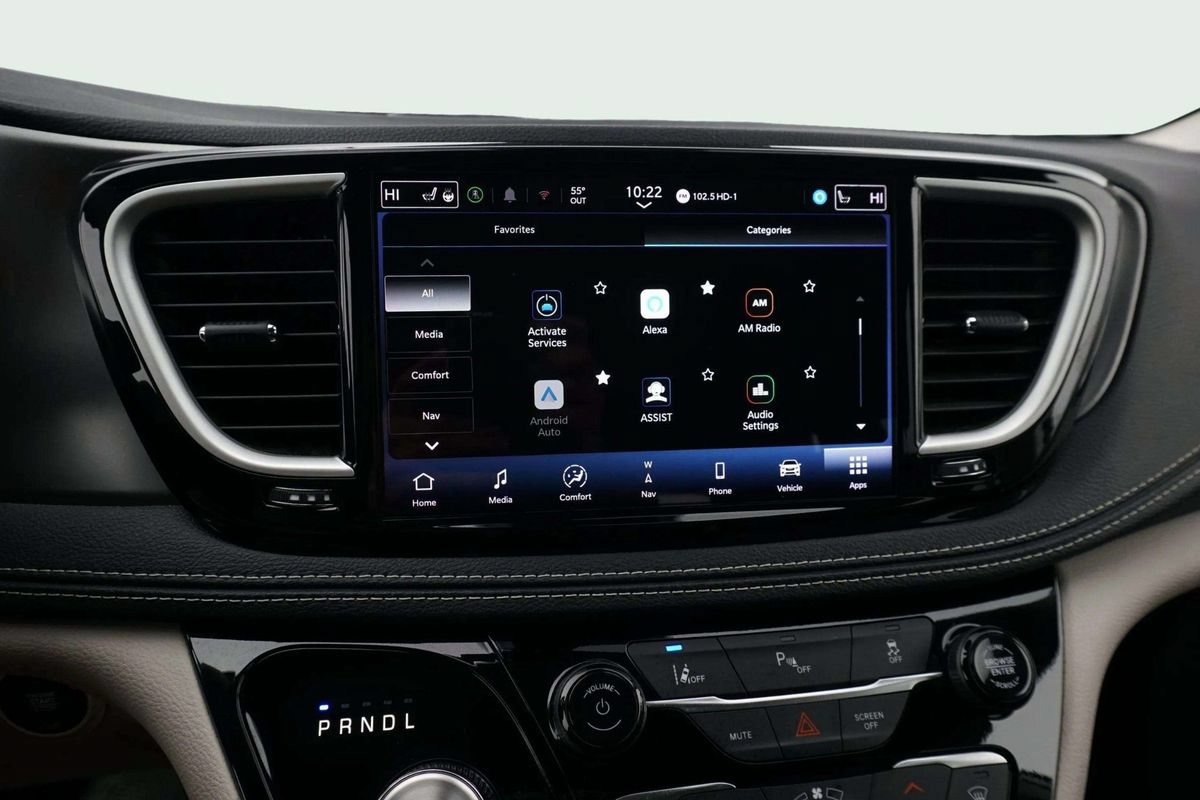 Used 2024 Chrysler Pacifica Limited FWD image 30