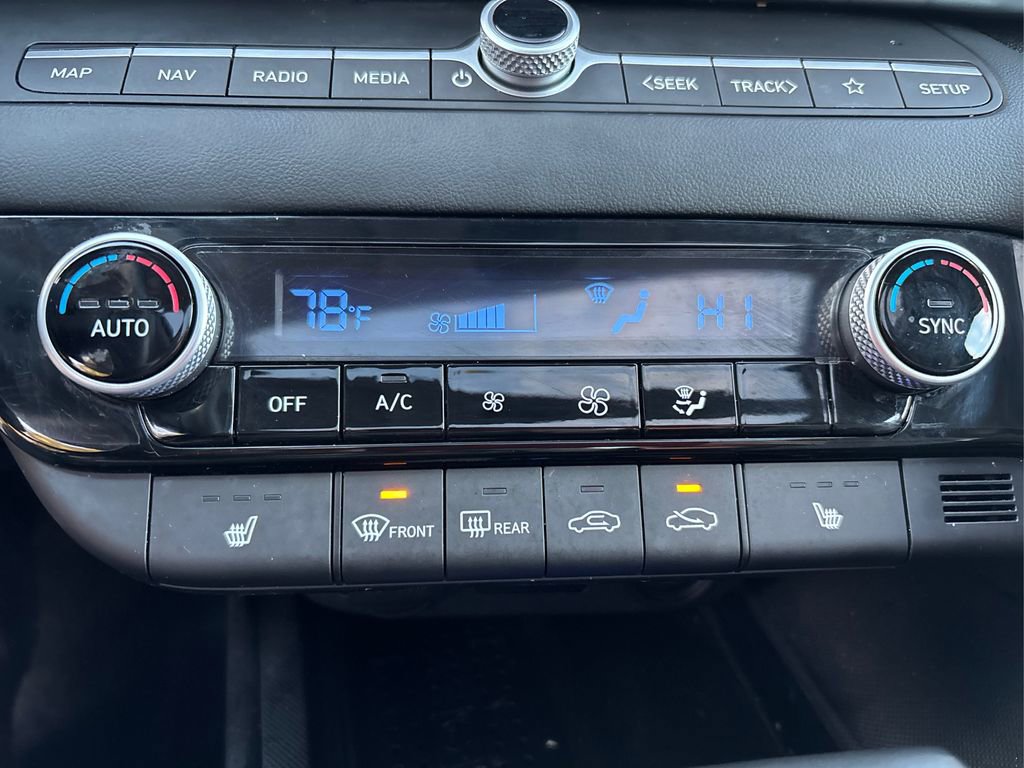 Certified 2023 Hyundai Elantra Limited image 30