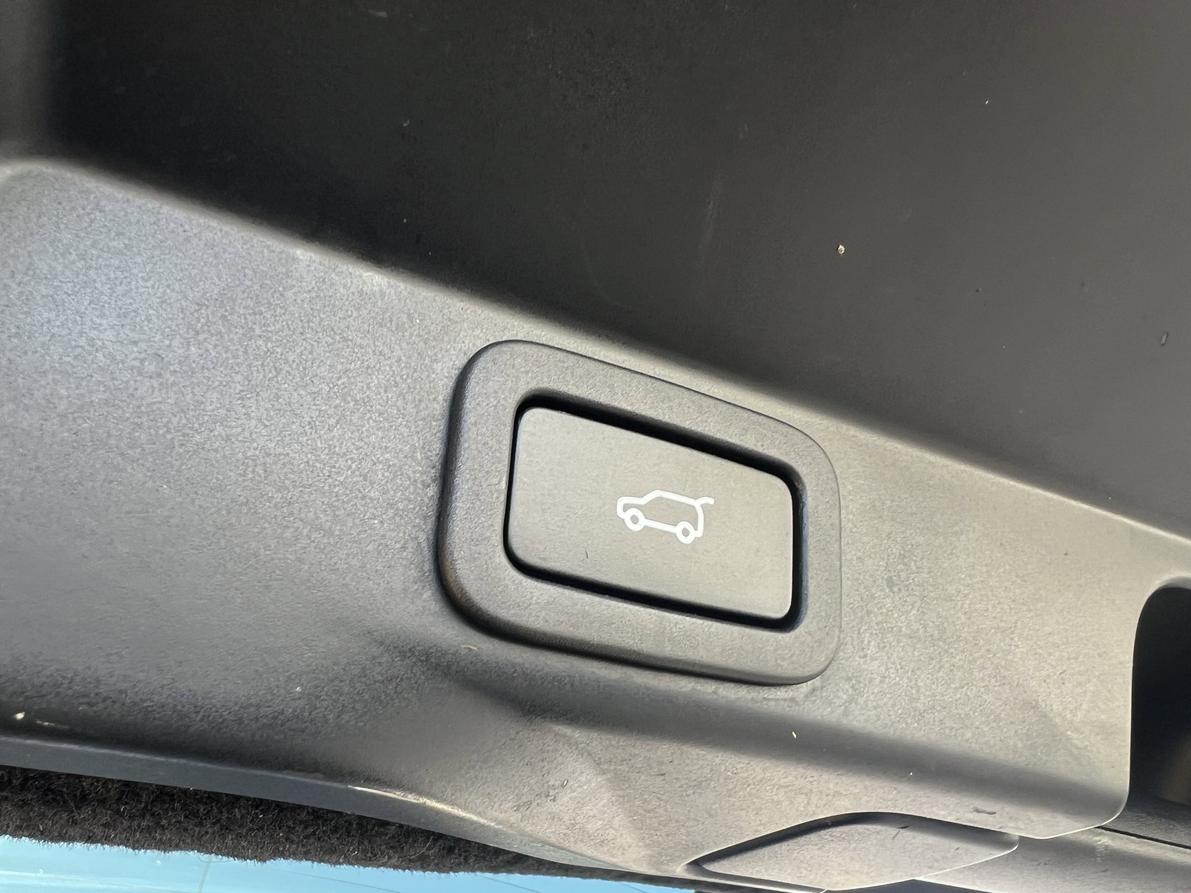 Used 2022 Land Rover Range Rover Sport SVR image 37