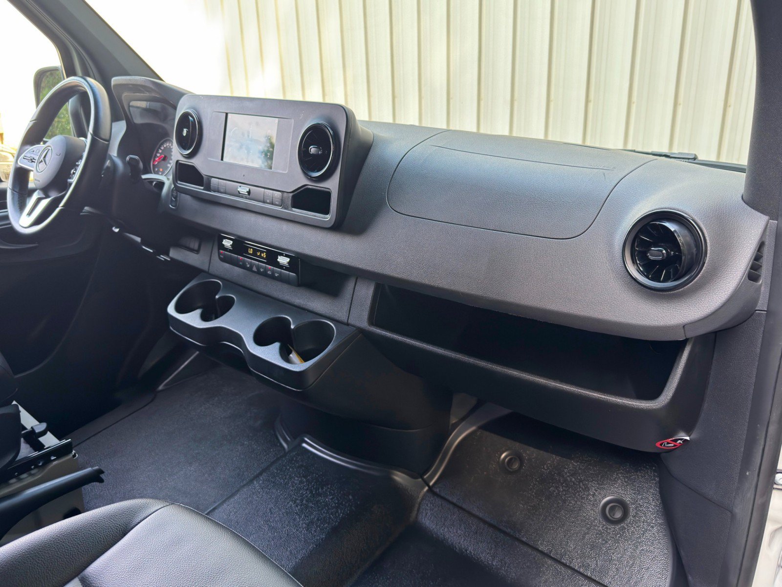 Used 2022 Mercedes-Benz Sprinter 2500 image 14