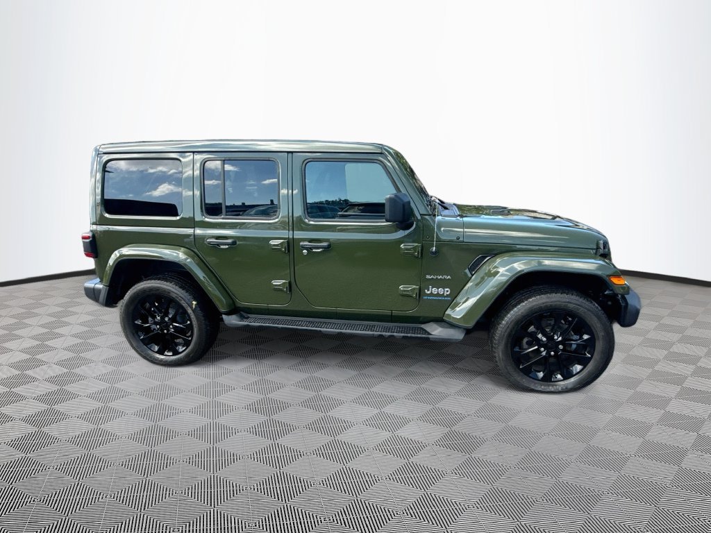 Used 2023 Jeep Wrangler Unlimited Sahara AWD/4WD image 5