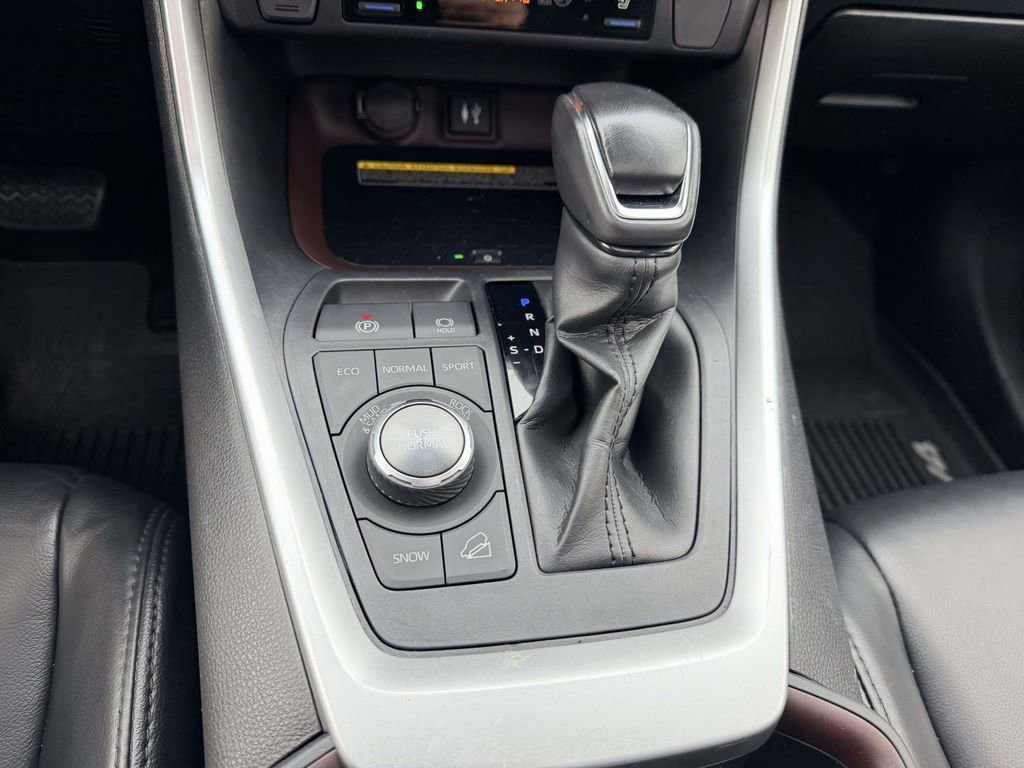 Used 2019 Toyota RAV4 Limited w/ Advanced Technology Package AWD/4WD image 6