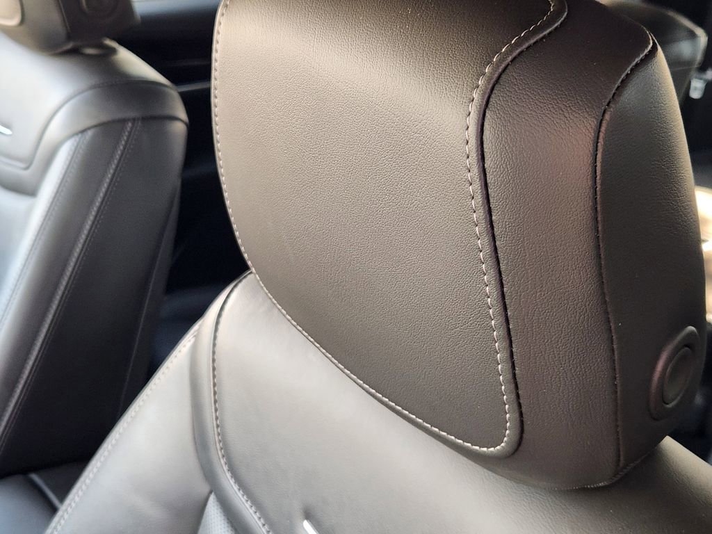 Used 2025 Cadillac XT6 Premium Luxury image 13