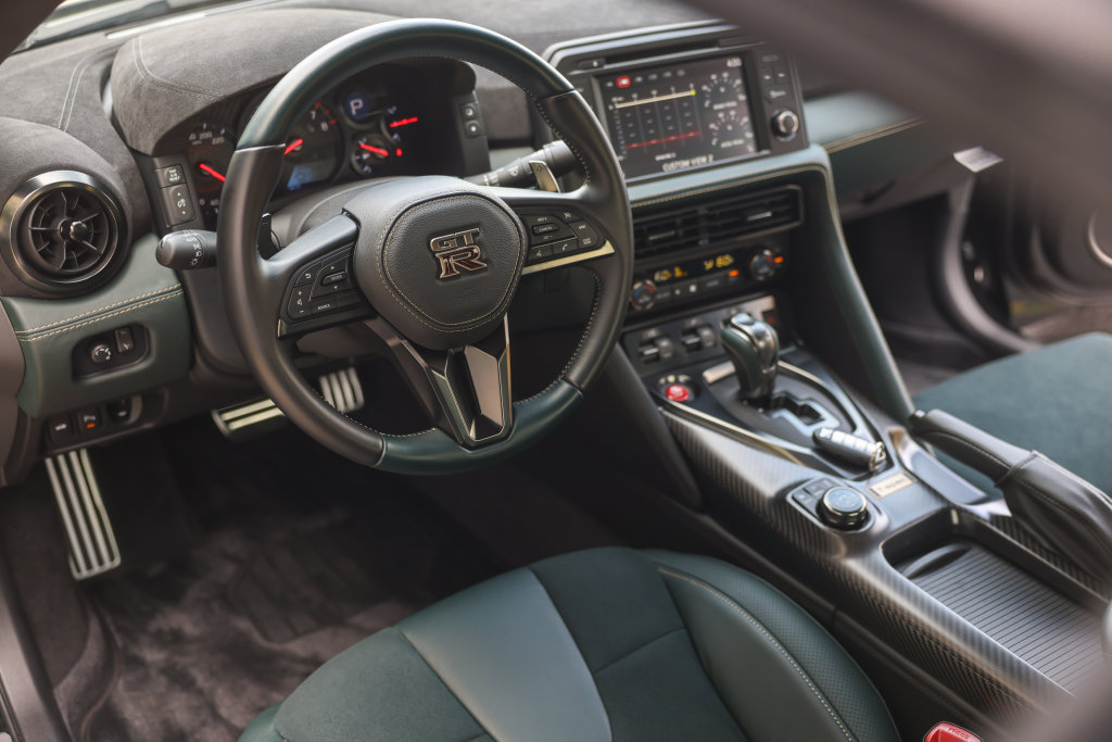 Used 2024 Nissan GT-R w/ Floor Mat Package AWD/4WD image 27