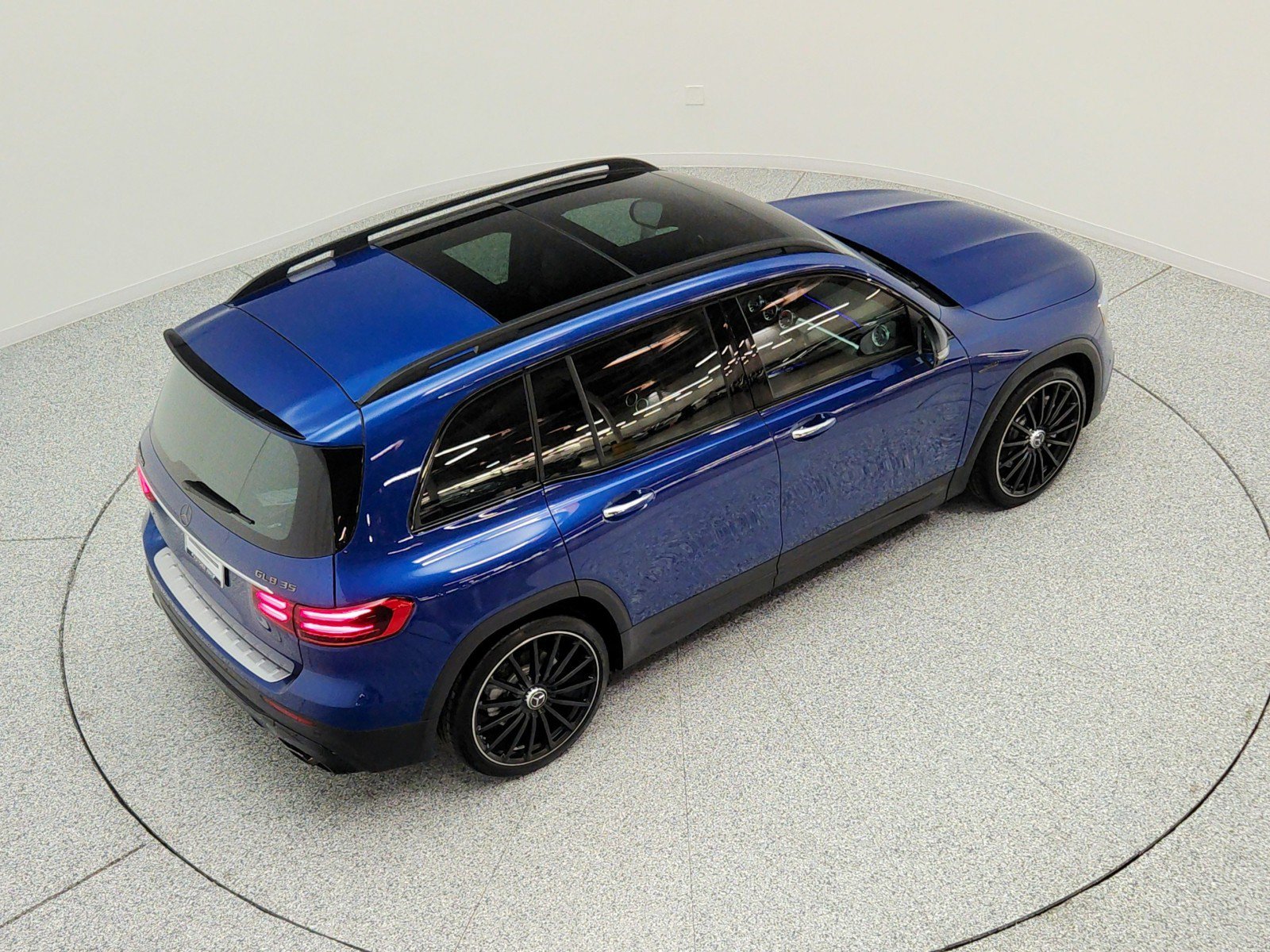 Used 2025 Mercedes-Benz GLB 35 AMG 4MATIC image 27