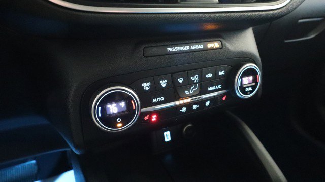 Used 2020 Ford Escape Titanium image 17