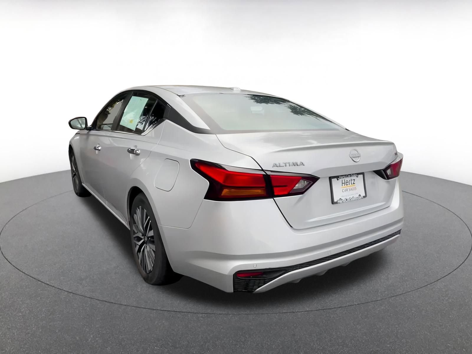 Used 2024 Nissan Altima 2.5 SV image 11