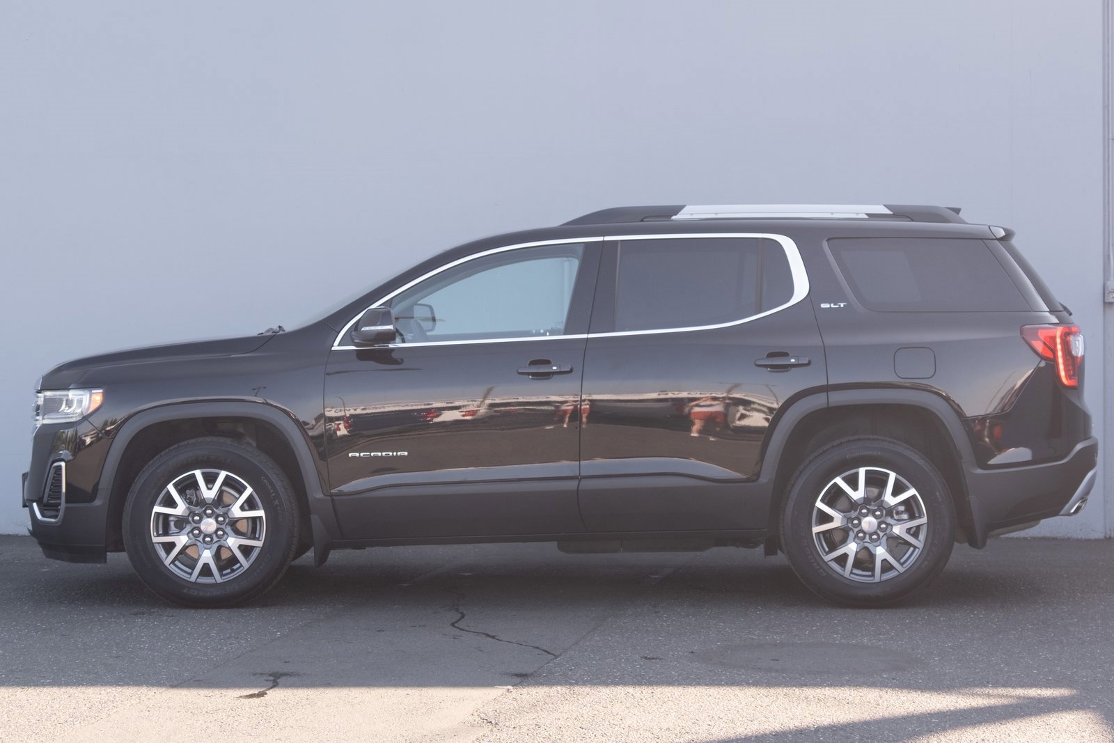 Used 2023 GMC Acadia SLT image 28