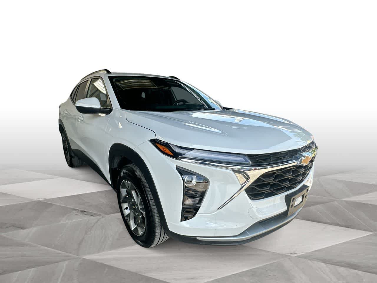Used 2025 Chevrolet Trax LT w/ LT Convenience Package FWD image 2