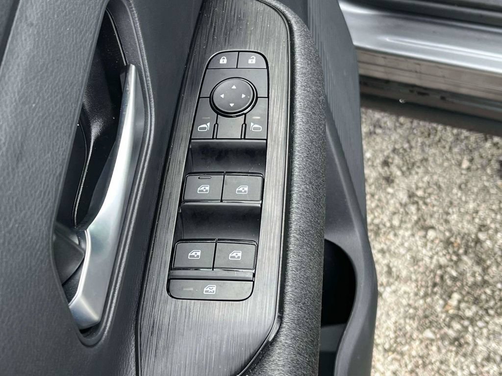 Used 2025 Nissan Kicks SV FWD image 14