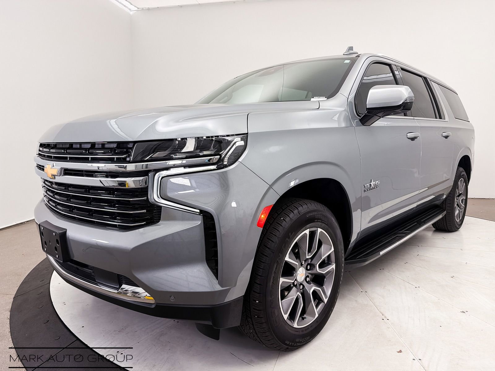 Used 2024 Chevrolet Suburban LT w/ Luxury Package RWD image 14