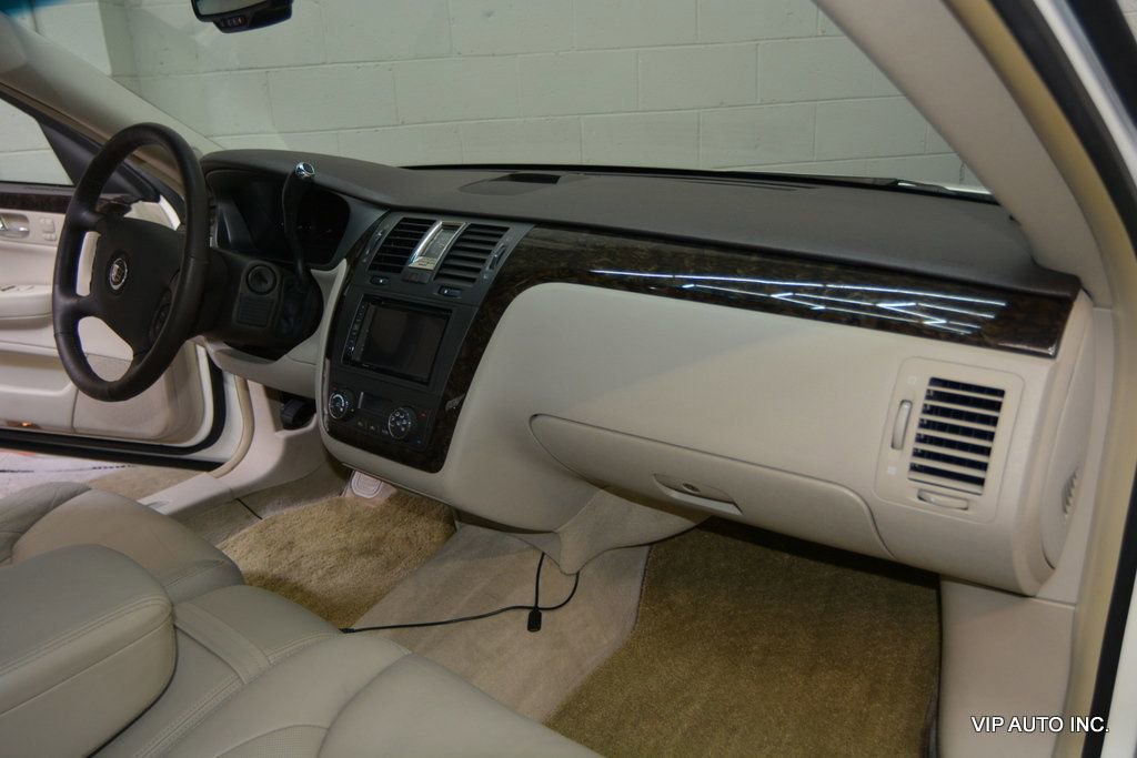 Used 2009 Cadillac DTS w/ Trunk Convenience Package FWD image 12