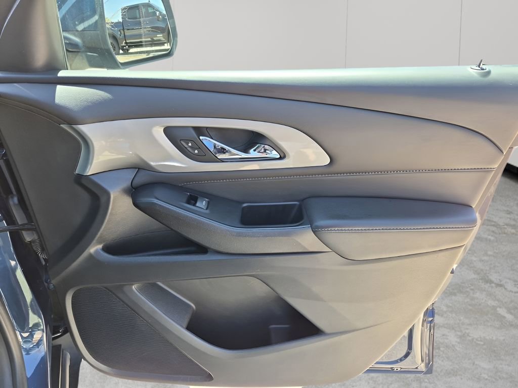 Used 2023 Chevrolet Traverse LT AWD/4WD image 14