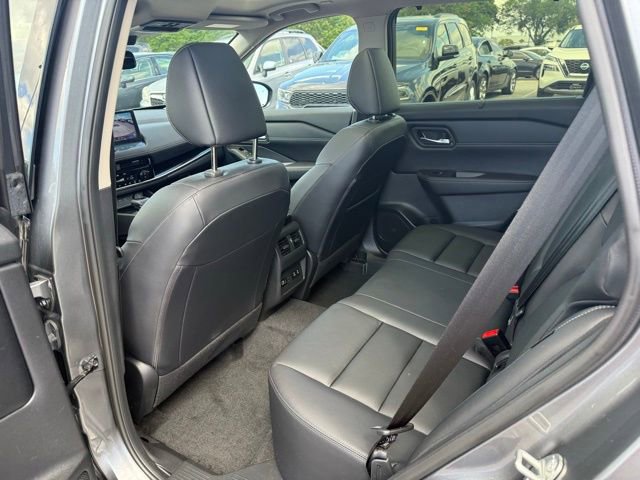 Used 2025 Nissan Rogue SL w/ Tech Package image 21