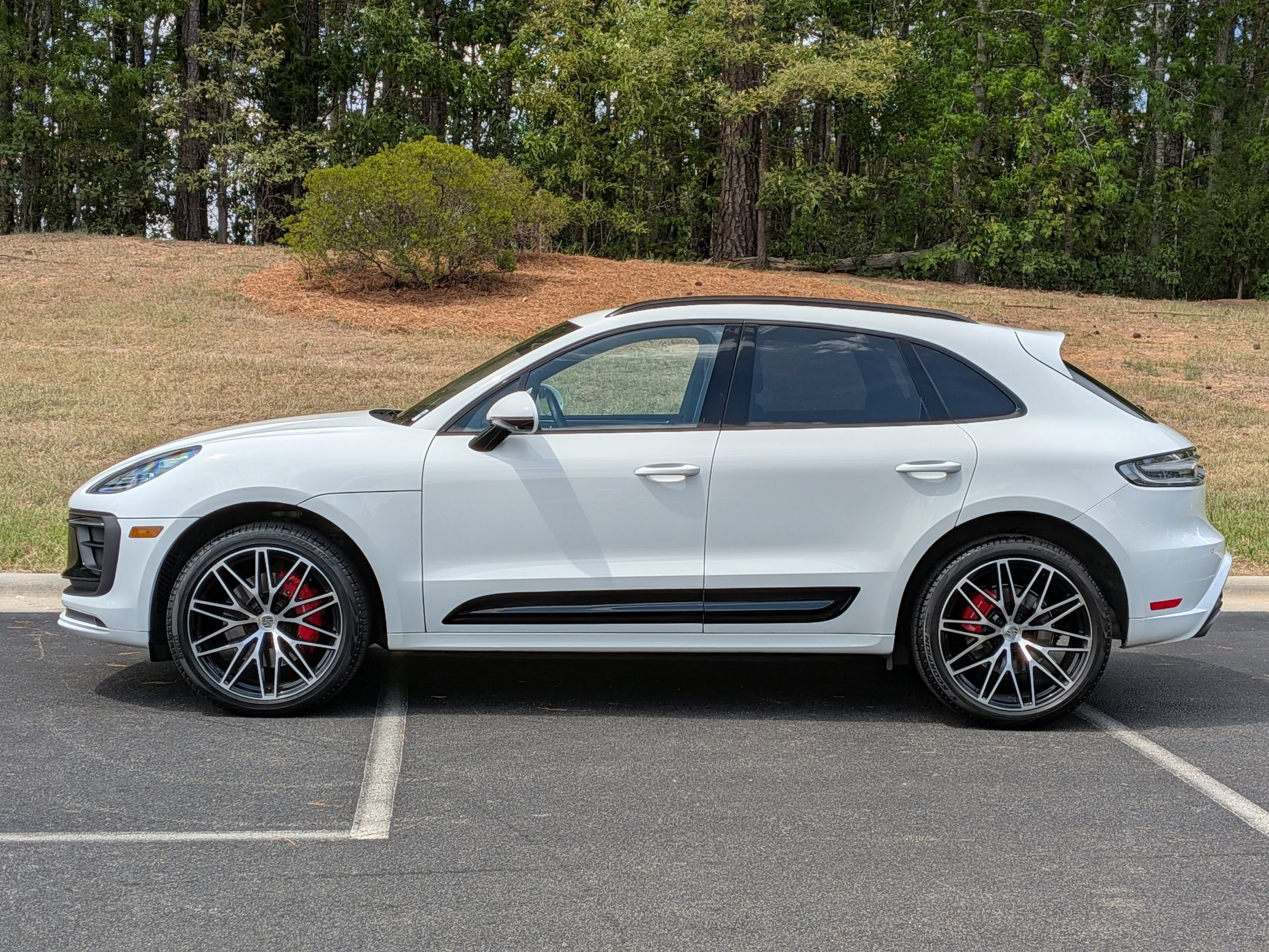 Certified 2024 Porsche Macan S AWD/4WD image 2