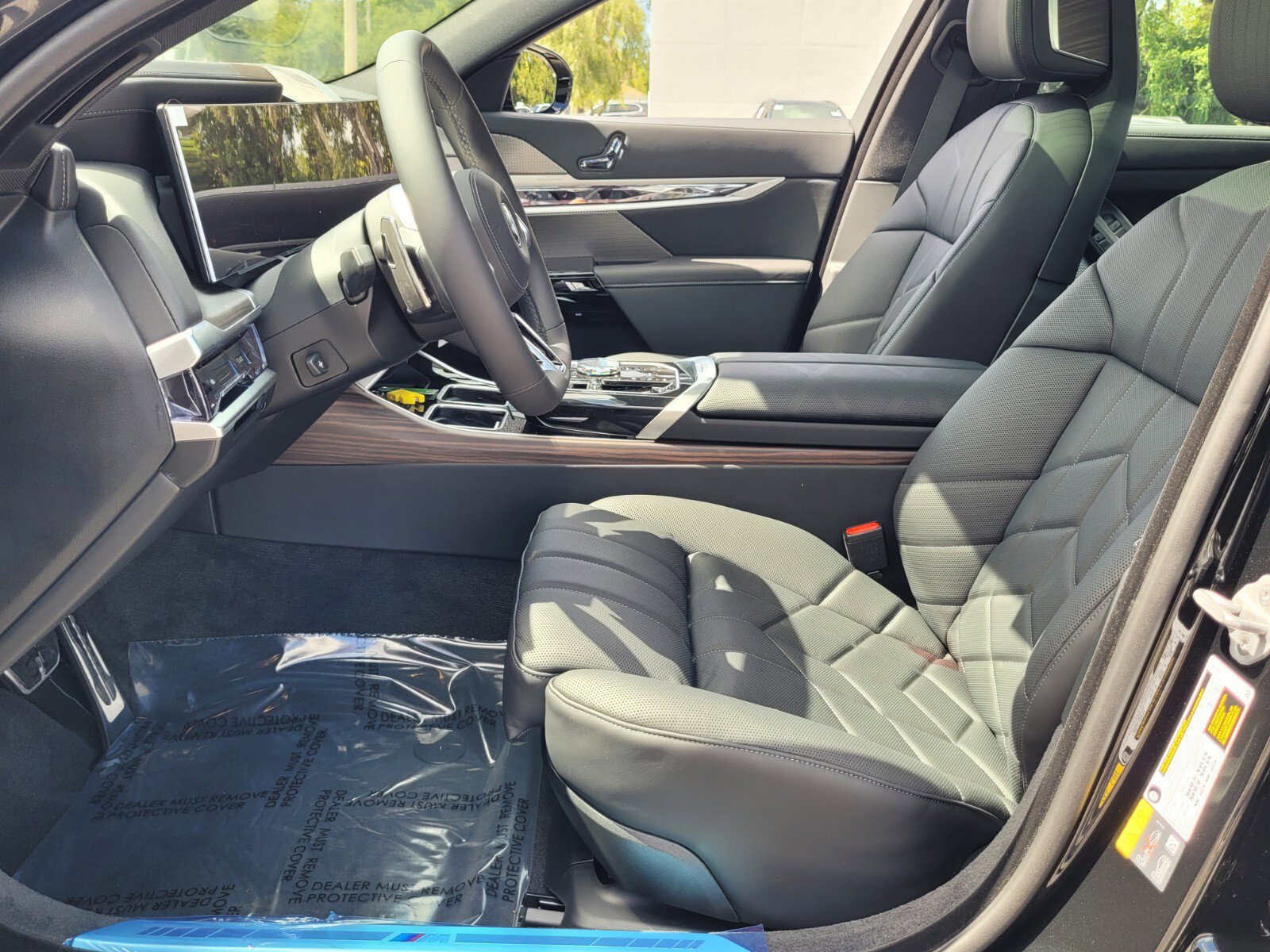 New 2026 BMW 750e xDrive w/ Executive Package image 10