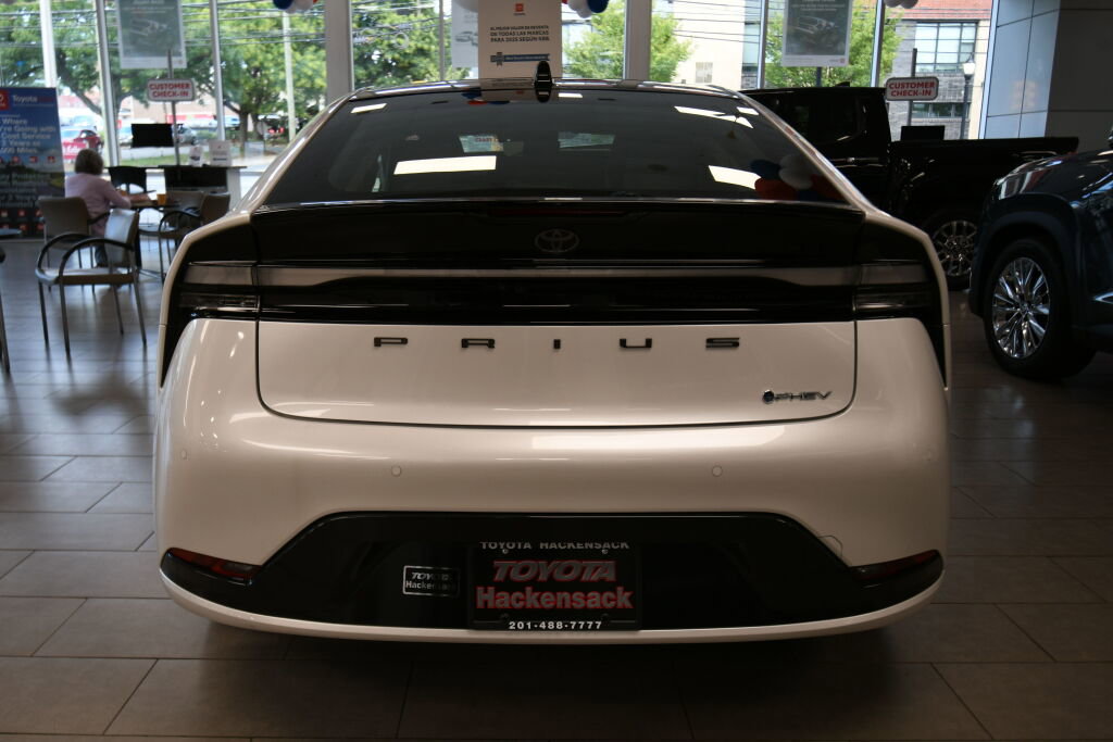 New 2026 Toyota Prius Plug-In Hybrid image 4