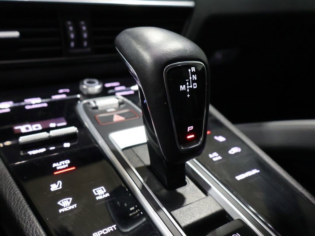 Used 2022 Porsche Cayenne Base image 32